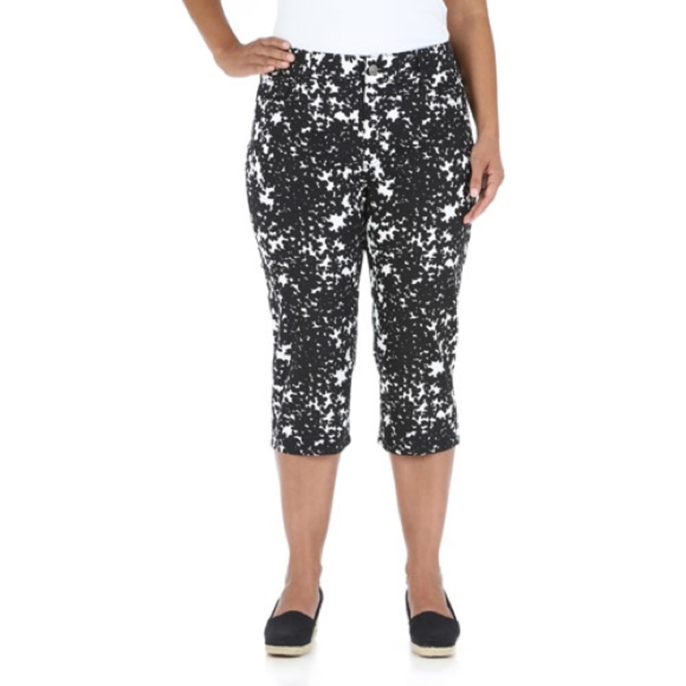 Floral Black and White Capris Riders by Lee